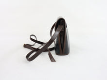 Lataa kuva Galleria-katseluun, Musta olkalaukku ruskein somistein