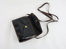 Lataa kuva Galleria-katseluun, Musta olkalaukku ruskein somistein