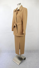 Lataa kuva Galleria-katseluun, Vaaleanruskea jakkupuku 36/38