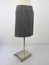 Lataa kuva Galleria-katseluun, Tummanharmaa kuviopintainen kapea hame 40