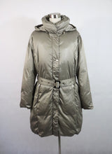 Lataa kuva Galleria-katseluun, Ril's beige metallinhohtoinen untuvatakki 42