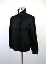 Lataa kuva Galleria-katseluun, Musta röyhelökauluksinen satiinipusero 40