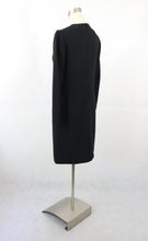 Lataa kuva Galleria-katseluun, Musta pitsi- ja rusettisomisteinen pikkumusta 40