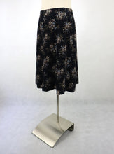 Lataa kuva Galleria-katseluun, Musta kukkakuvioinen samettihame