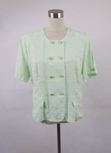 Lataa kuva Galleria-katseluun, Tazzia made in Finland vaaleanvihreä puserojakku koristenapeilla L