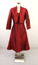 Lataa kuva Galleria-katseluun, Tazzia punainen silkkimekko ja bolero S/M
