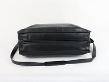 Lataa kuva Galleria-katseluun, Musta tilava nahkainen salkku