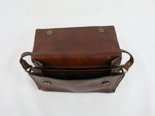 Lataa kuva Galleria-katseluun, Ruskea tilava olkalaukku