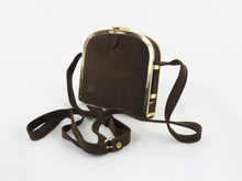 Lataa kuva Galleria-katseluun, Tummanruskea metallikehyksinen olkalaukku