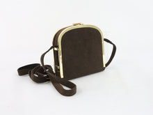 Lataa kuva Galleria-katseluun, Tummanruskea metallikehyksinen olkalaukku