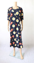 Lataa kuva Galleria-katseluun, Joutsela kukkakuvioinen kotimainen vintage maksimekko 44