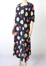 Lataa kuva Galleria-katseluun, Kukkakuvioinen maksimekko 44