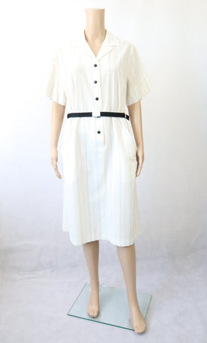 Naisten pukutehdas vaalea vintage paitamekko D40