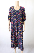 Lataa kuva Galleria-katseluun, Värikäs kukkakuvioinen maksimekko 46