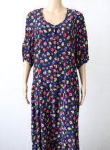 Lataa kuva Galleria-katseluun, Värikäs kukkakuvioinen maksimekko 46