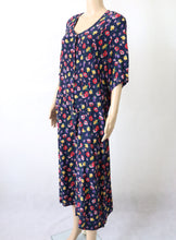 Lataa kuva Galleria-katseluun, Värikäs kukkakuvioinen maksimekko 46