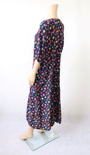 Lataa kuva Galleria-katseluun, Värikäs kukkakuvioinen maksimekko 46
