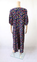 Lataa kuva Galleria-katseluun, Värikäs kukkakuvioinen maksimekko 46