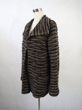 Lataa kuva Galleria-katseluun, Ruskea raidallinen neulostakki S