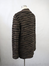 Lataa kuva Galleria-katseluun, Ruskea raidallinen neulostakki S