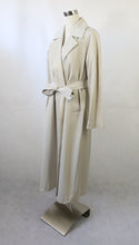 Lataa kuva Galleria-katseluun, Beige pitkä trenssi M