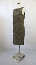 Lataa kuva Galleria-katseluun, Kullanruskea kuviopintainen silkkisatiinimekko 44