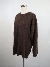 Lataa kuva Galleria-katseluun, Ruskea pallokuvioinen neulepaita M