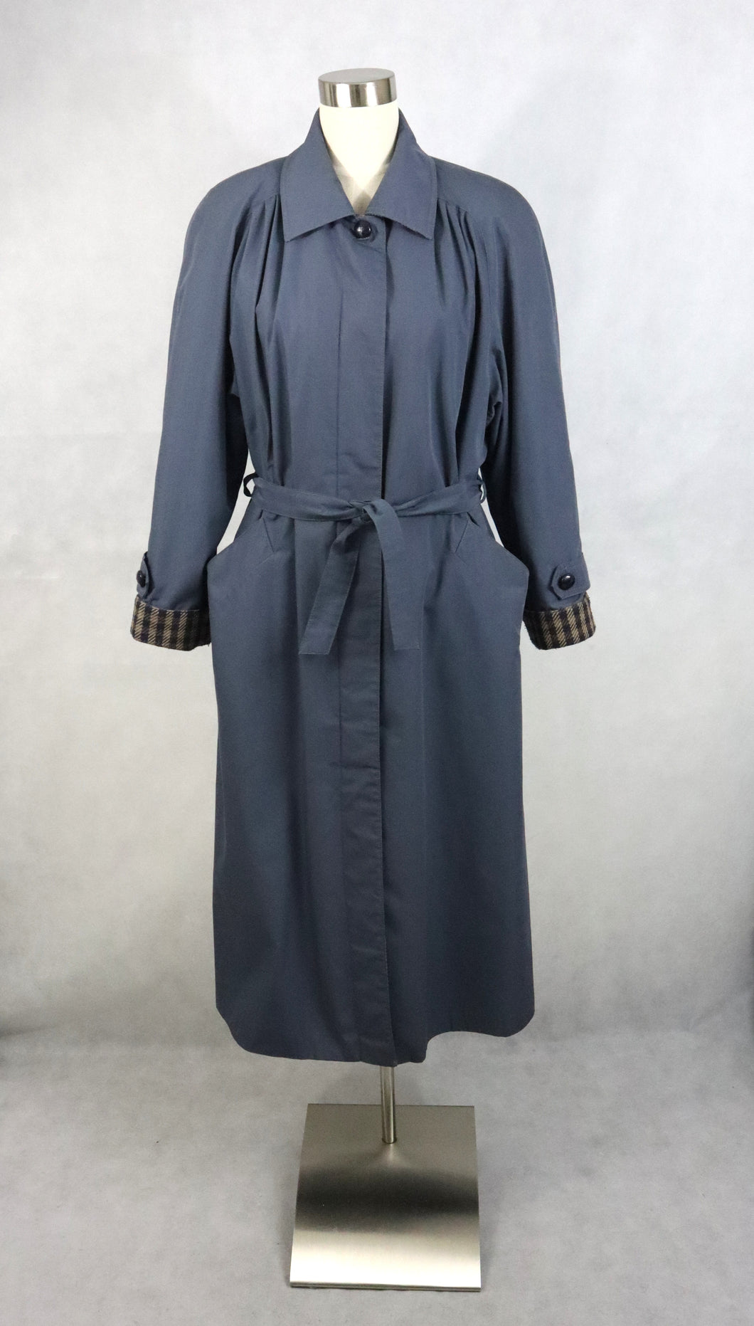 Bewell made in Finland kotimainen vintage siniharmaa vuorillinen trenssi