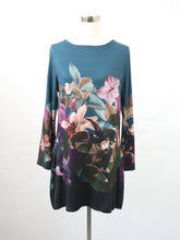 Lataa kuva Galleria-katseluun, Dama Design made in Finland kukkakuvioinen viskoositunika M