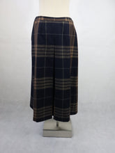 Lataa kuva Galleria-katseluun, Ruskeasävyinen ruudullinen jakku ja housuhame 42