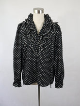 Lataa kuva Galleria-katseluun, Eriikka made in Finland kotimainen vintage mustavalkoinen polka dot röyhelökauluksinen pusero C40