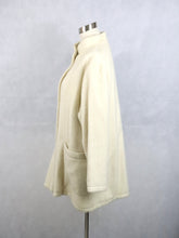 Lataa kuva Galleria-katseluun, Valkoinen villakangastakki 42