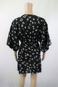 Mustavalkoinen kuviollinen kimono 38