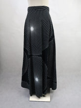 Lataa kuva Galleria-katseluun, Mustavalkoinen kuviollinen hame ja pusero 38