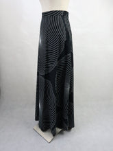 Lataa kuva Galleria-katseluun, Mustavalkoinen kuviollinen hame ja pusero 38