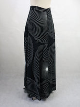 Lataa kuva Galleria-katseluun, Mustavalkoinen kuviollinen hame ja pusero 38