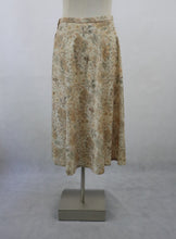 Lataa kuva Galleria-katseluun, Beige kuviollinen hame D42