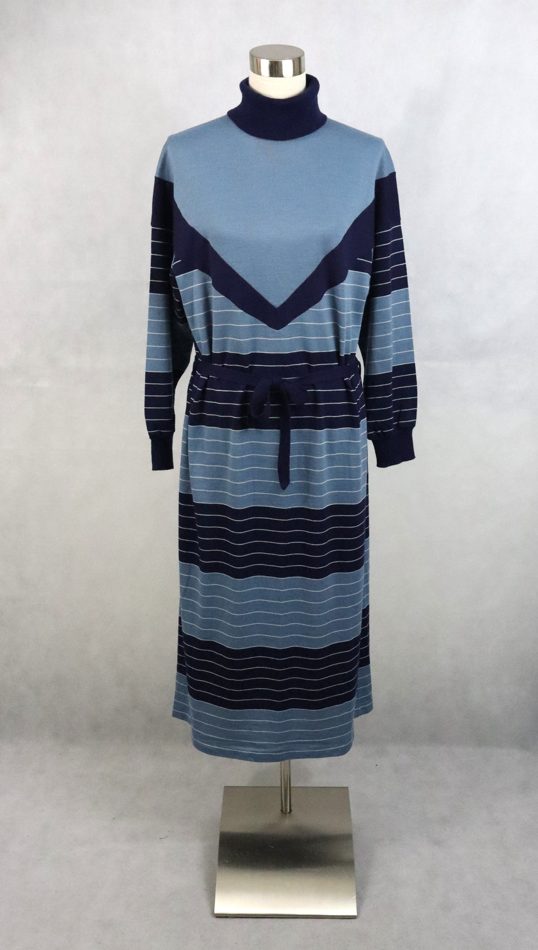 Finnwear Suomen Trikoo Tampere made in Finland neulemekko 44