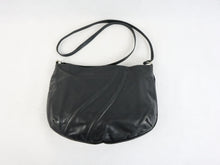 Lataa kuva Galleria-katseluun, Musta pussukkamallinen olkalaukku