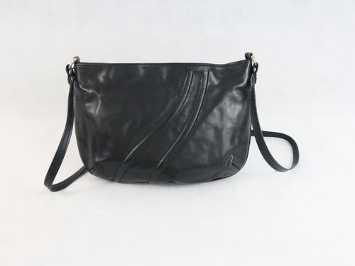 Friitala musta pussukkamallinen kotimainen vintage olkalaukku