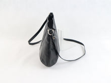 Lataa kuva Galleria-katseluun, Musta pussukkamallinen olkalaukku