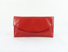Lataa kuva Galleria-katseluun, Friitala made in Finland punainen nahkainen clutch iltalaukku