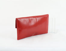 Lataa kuva Galleria-katseluun, Punainen clutch-laukku