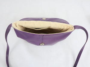 Violetti olkalaukku