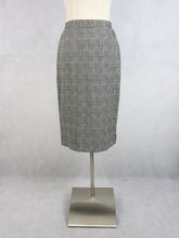 Lataa kuva Galleria-katseluun, Helén Exclusive Eila Helén Kokkola Finland villasekoitekankainen mustavalkoinen ruudullinen kapea hame 40