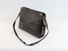 Lataa kuva Galleria-katseluun, Ruskea tilava salkkumallinen olkalaukku