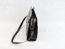 Lataa kuva Galleria-katseluun, Ruskea tilava salkkumallinen olkalaukku
