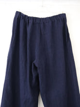 Lataa kuva Galleria-katseluun, Tummansiniset hamppukankaiset housut L