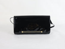 Lataa kuva Galleria-katseluun, Musta kiiltonahkainen clutch-laukku