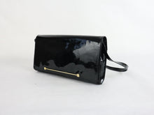 Lataa kuva Galleria-katseluun, Musta kiiltonahkainen clutch-laukku